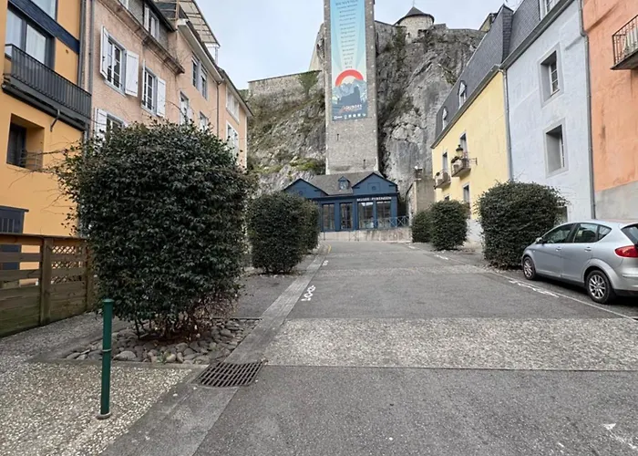 Апартаменты Au Pied Du Chateau *