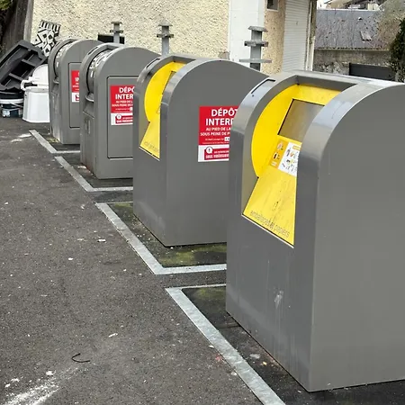 Au Pied Du Chateau *